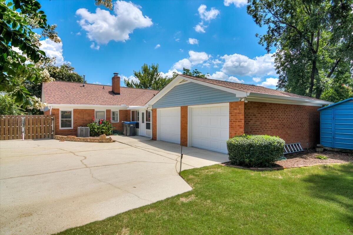 2405 WOODBLUFF Court