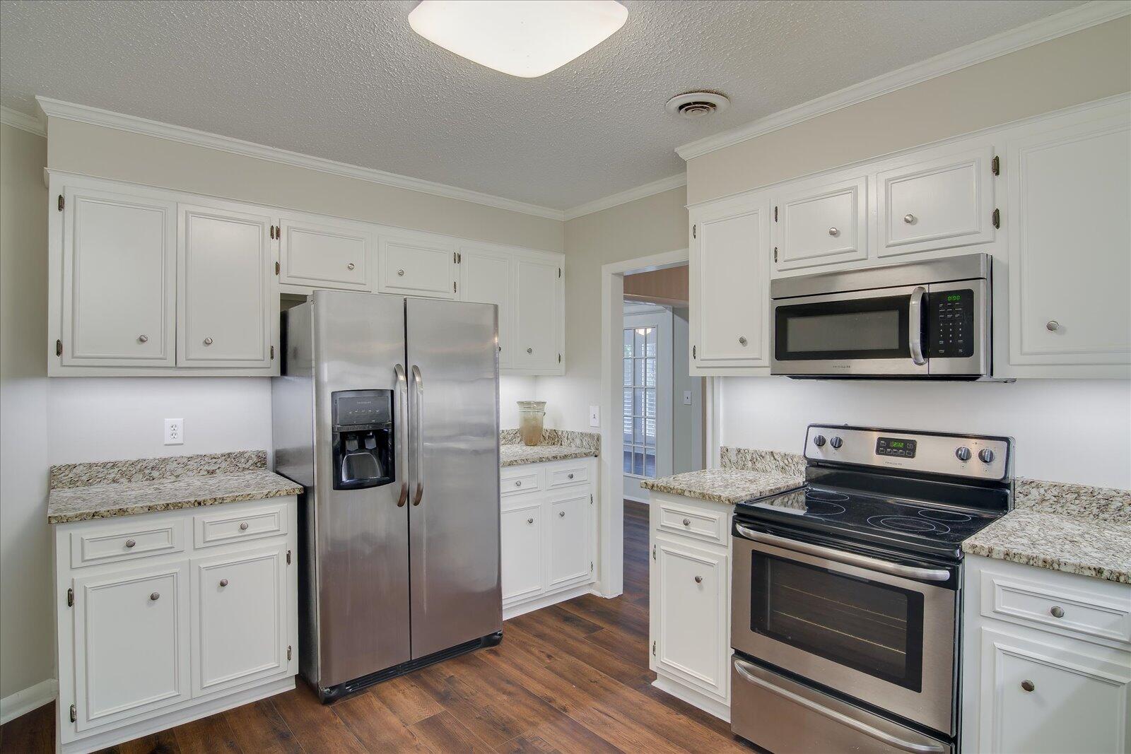 827 MILLEDGE Road Unit: C3