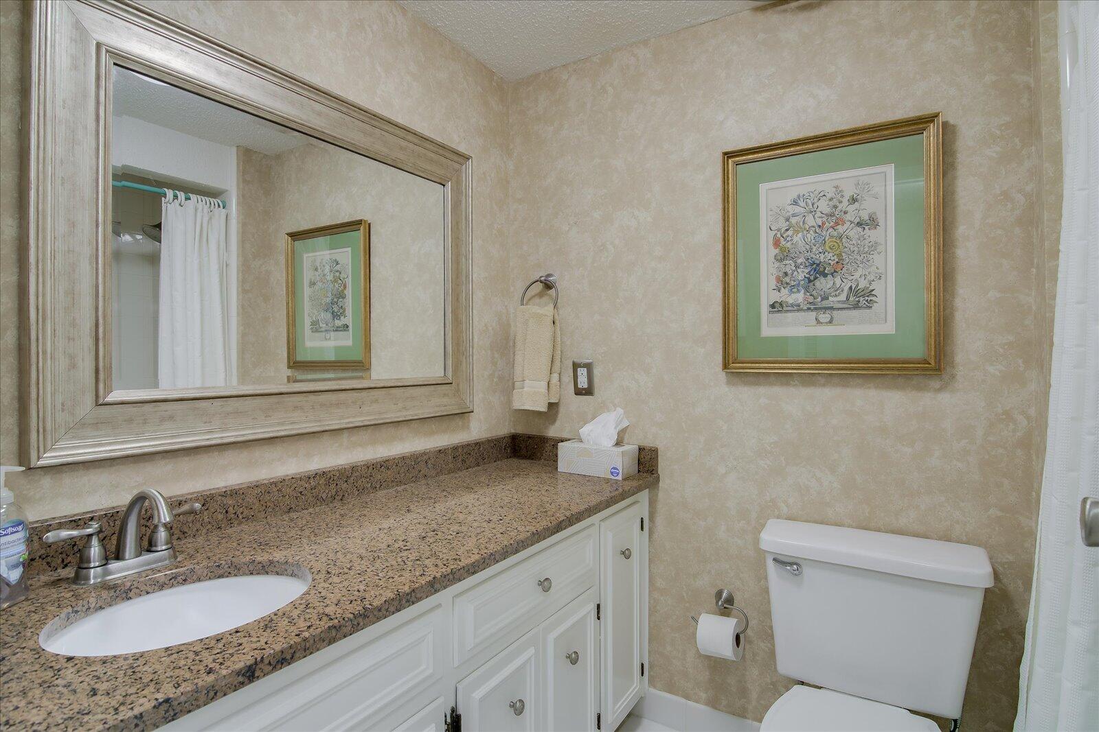 827 MILLEDGE Road Unit: C3