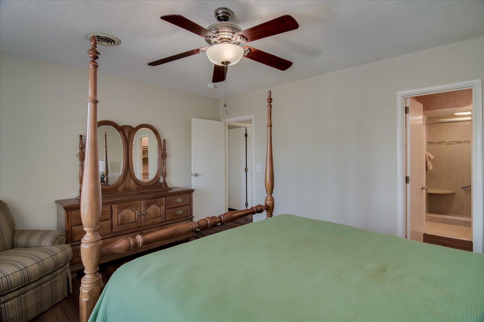 827 MILLEDGE Road Unit: C3