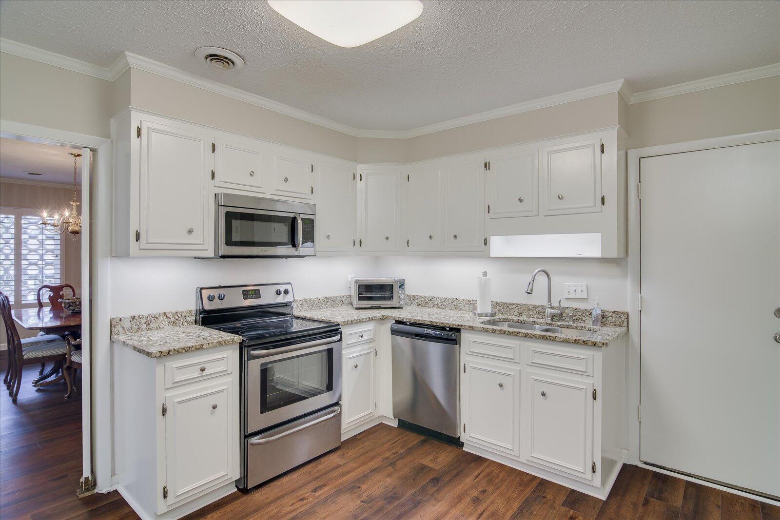 827 MILLEDGE Road Unit: C3