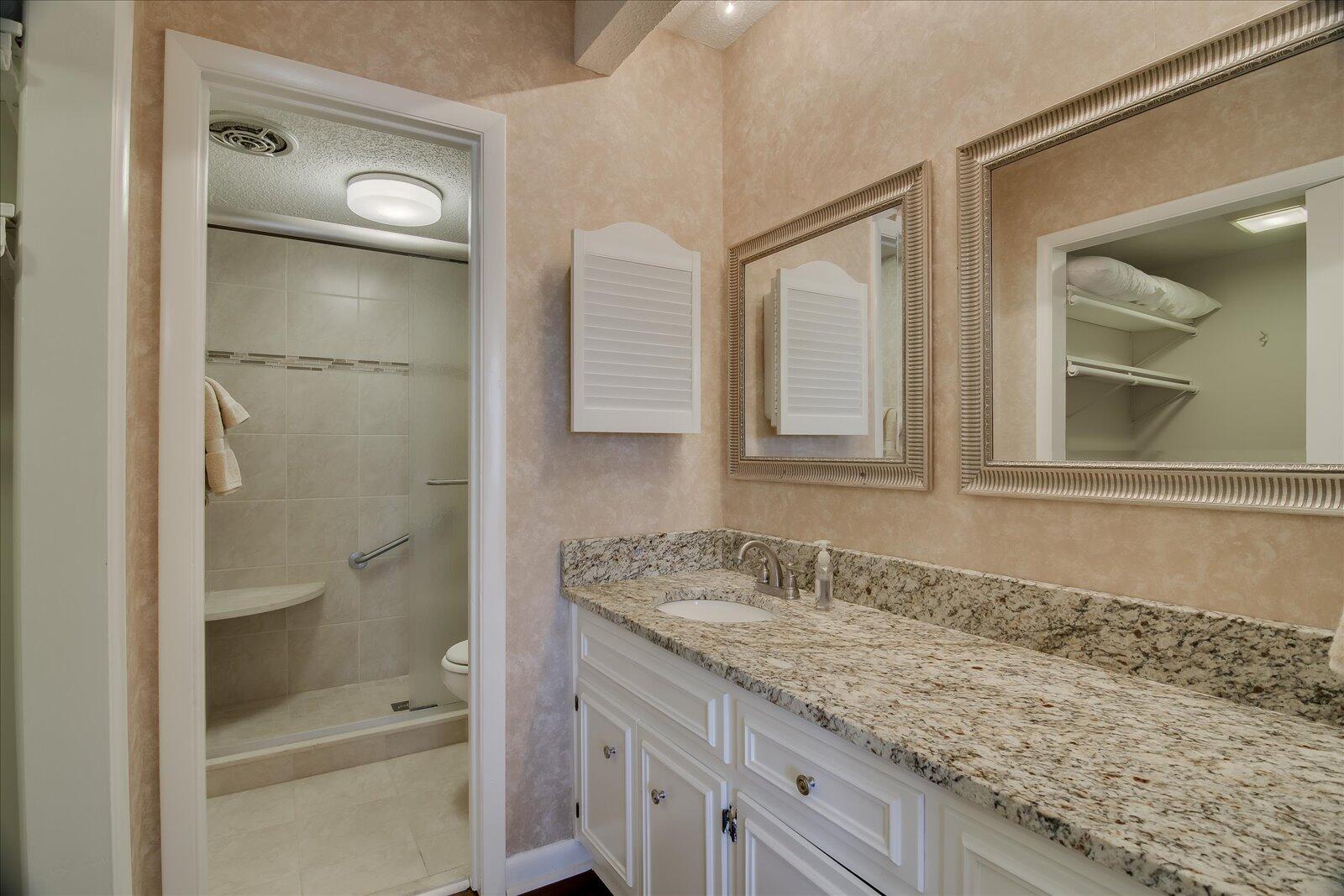 827 MILLEDGE Road Unit: C3