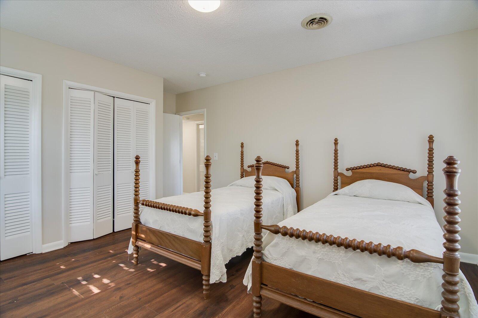 827 MILLEDGE Road Unit: C3