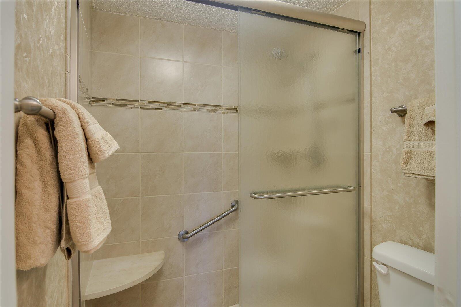 827 MILLEDGE Road Unit: C3