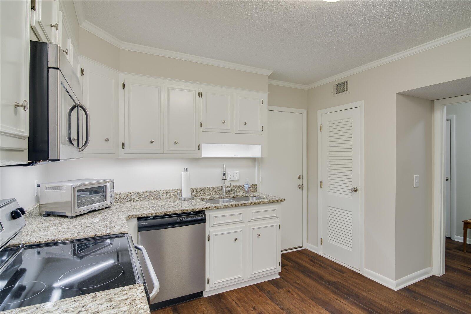 827 MILLEDGE Road Unit: C3