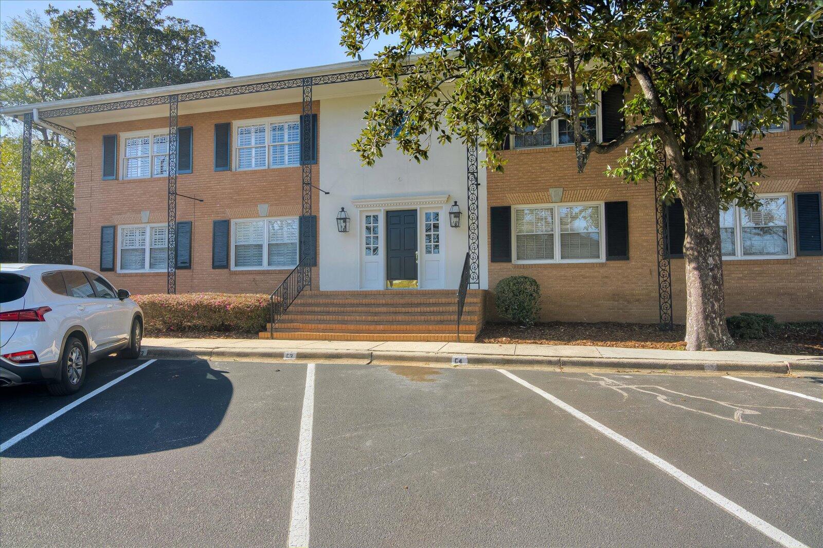 827 MILLEDGE Road Unit: C3