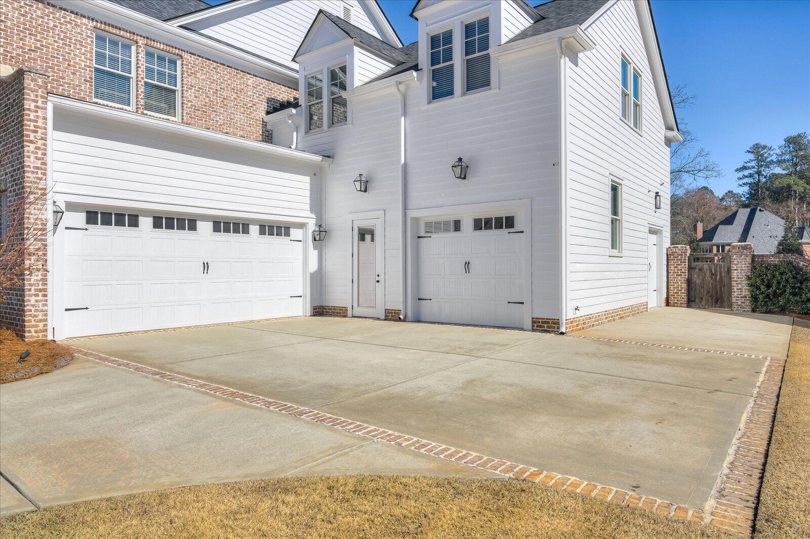 2840 TOWERING OAK Drive