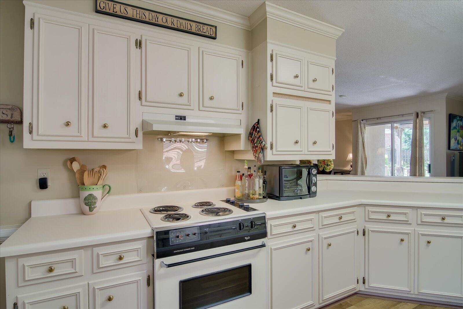 2925 HILLCREEK Drive