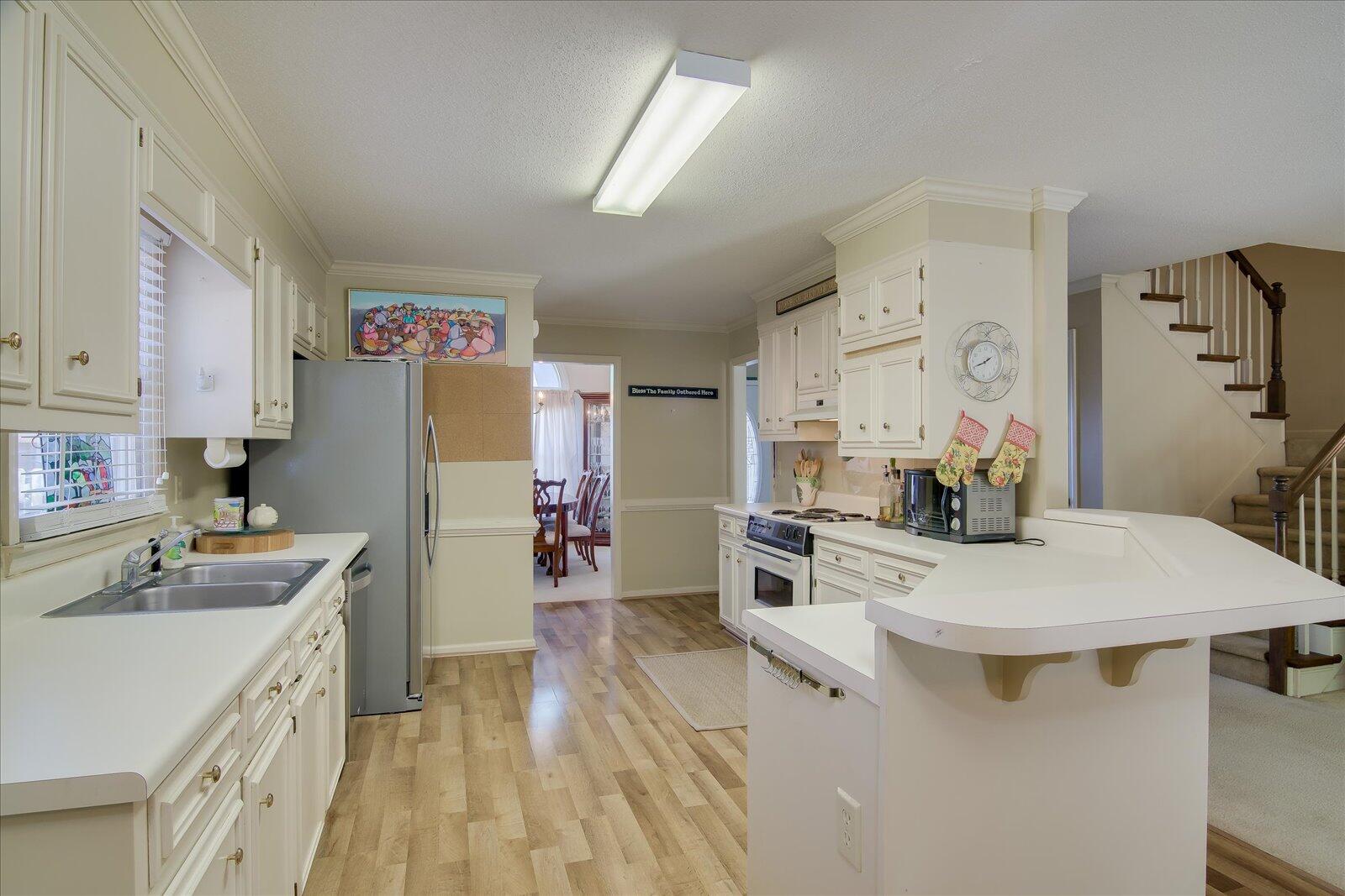 2925 HILLCREEK Drive