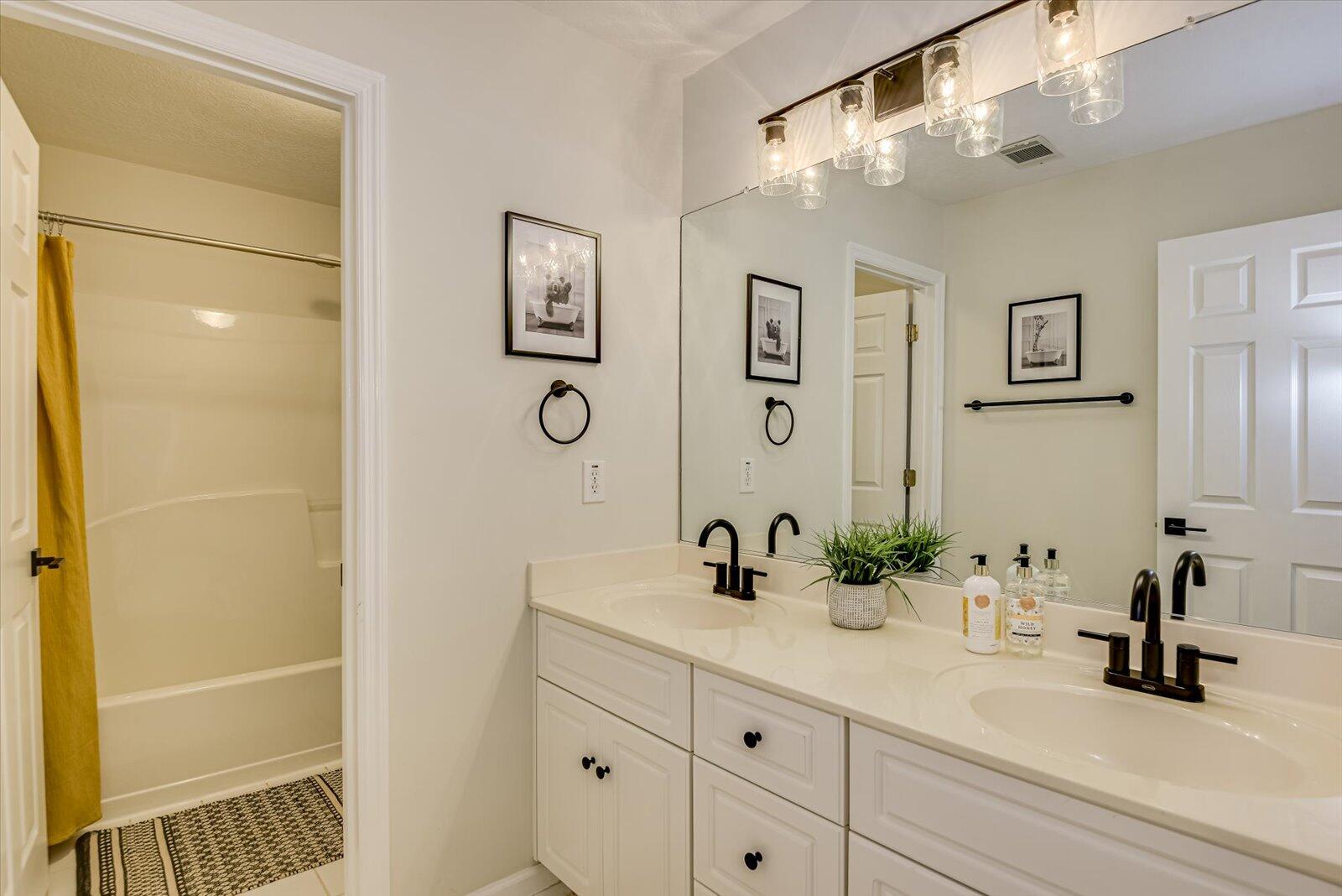 3492 HEATHERSTONE Way