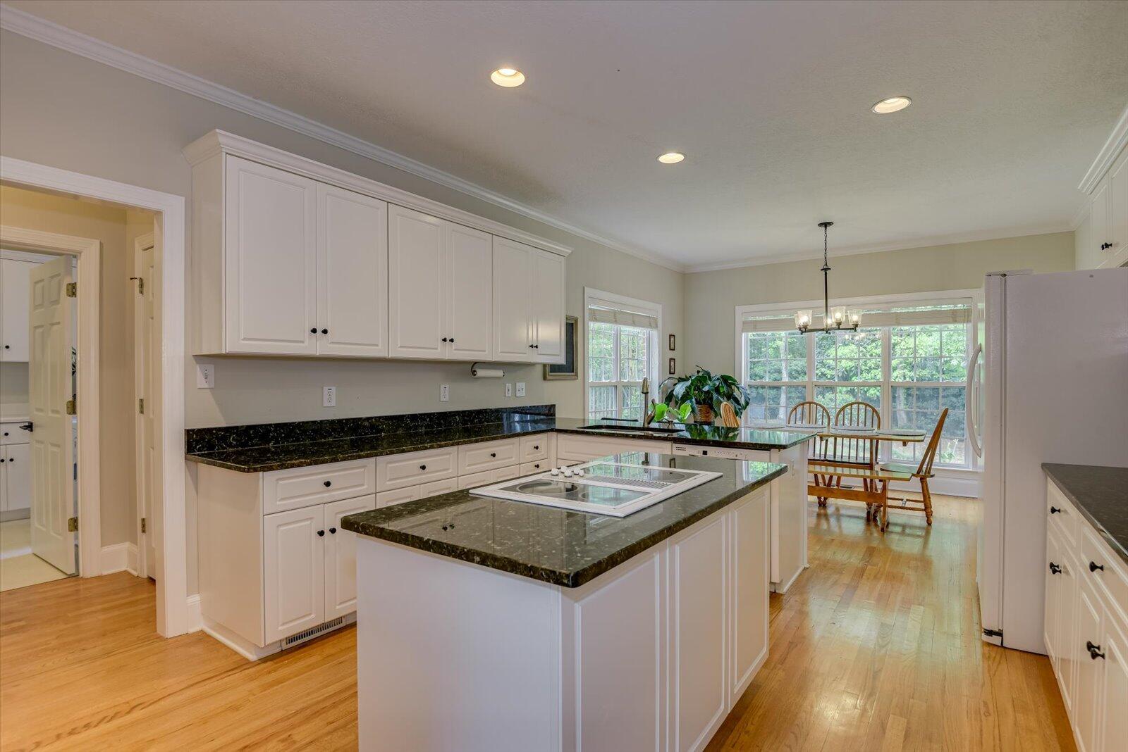 3492 HEATHERSTONE Way