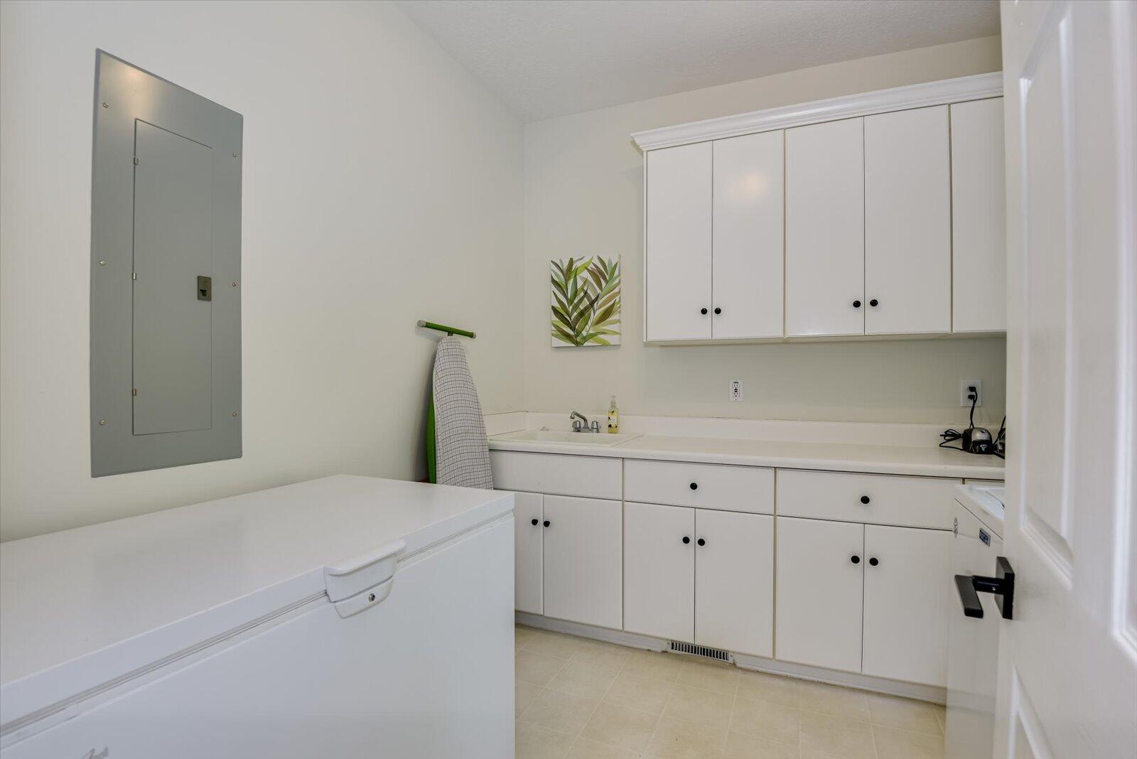 3492 HEATHERSTONE Way