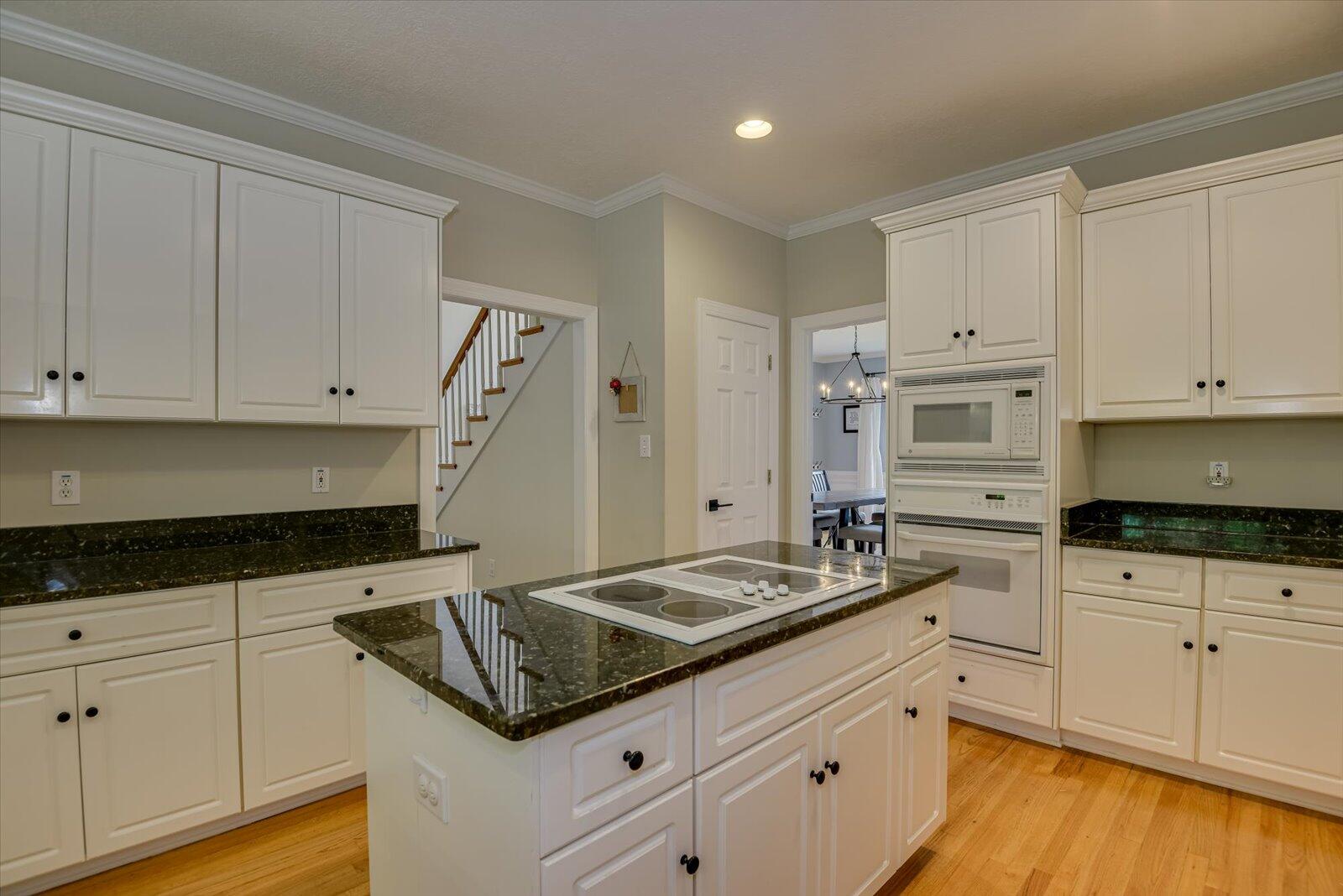 3492 HEATHERSTONE Way