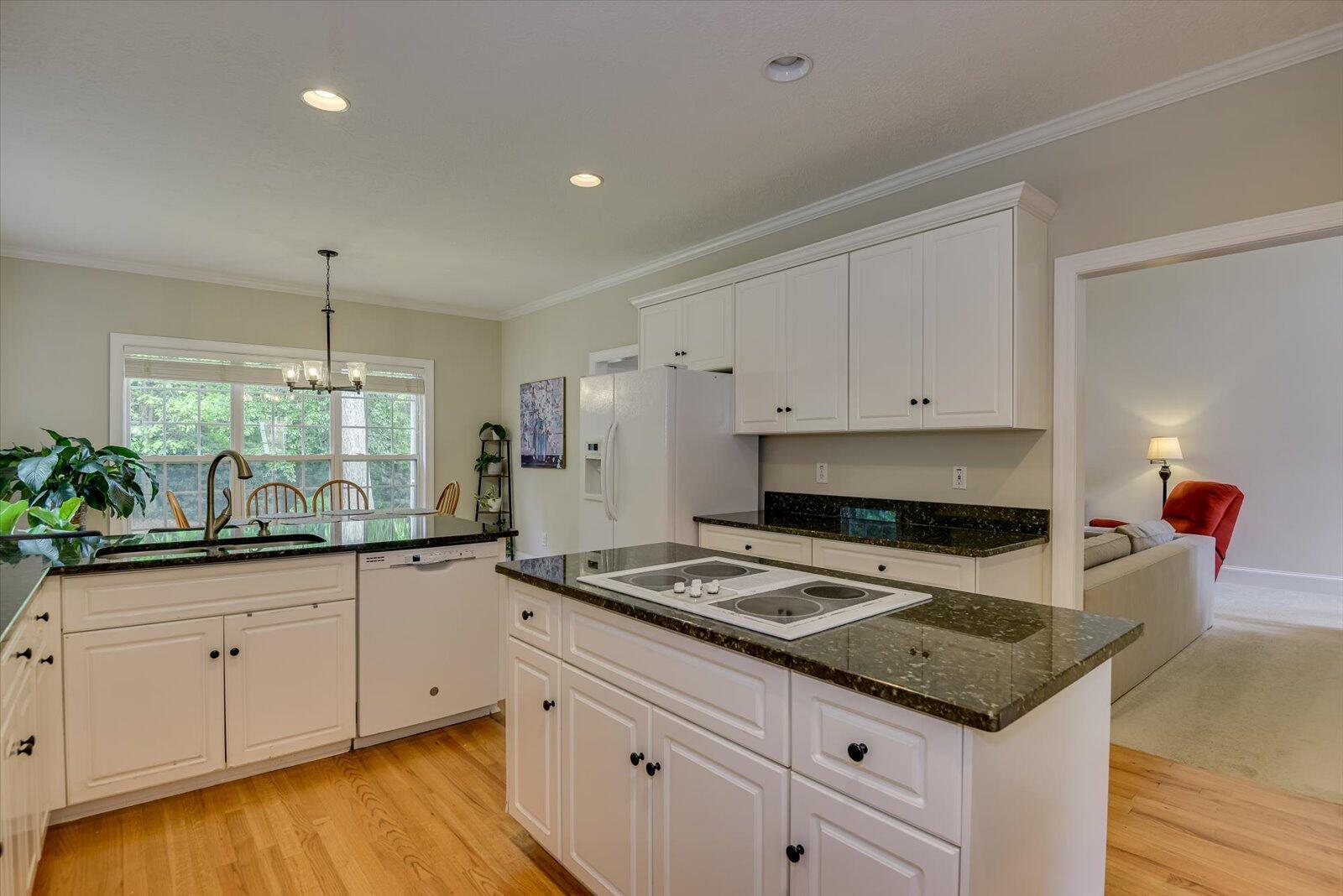 3492 HEATHERSTONE Way