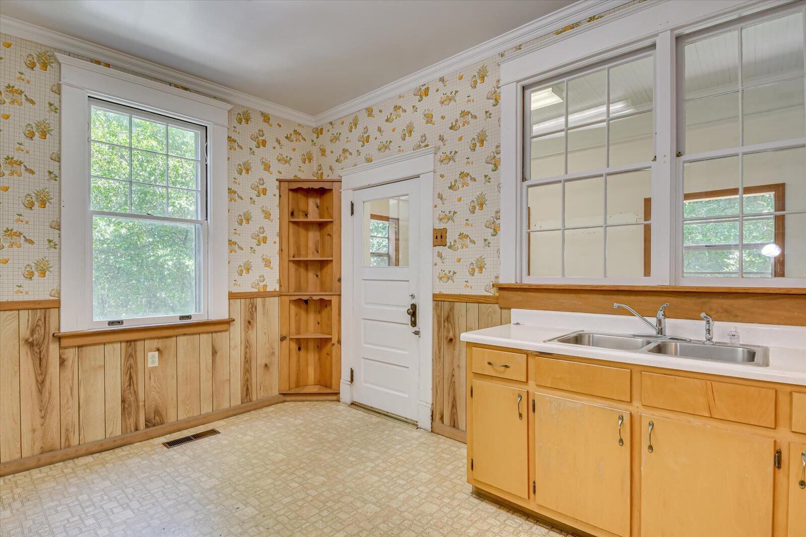 724 MONTE SANO Avenue