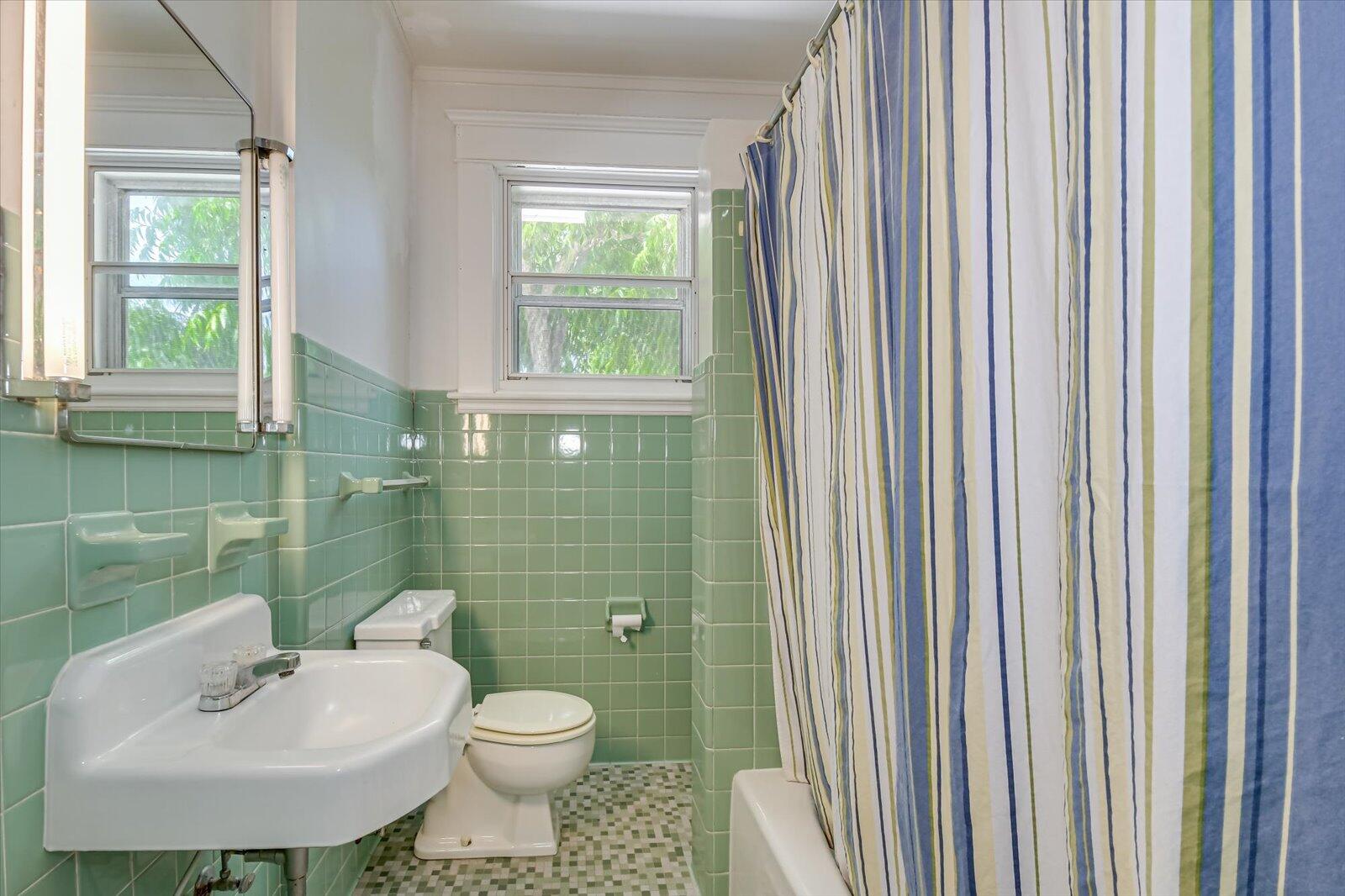 724 MONTE SANO Avenue