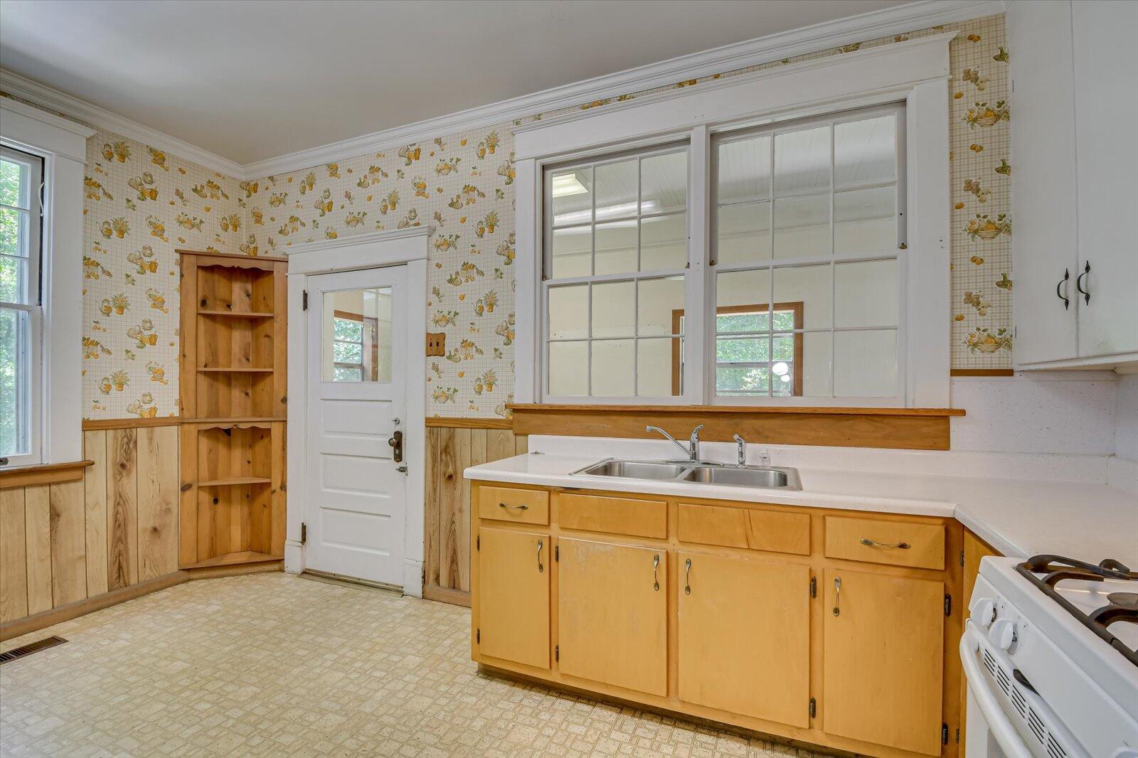 724 MONTE SANO Avenue