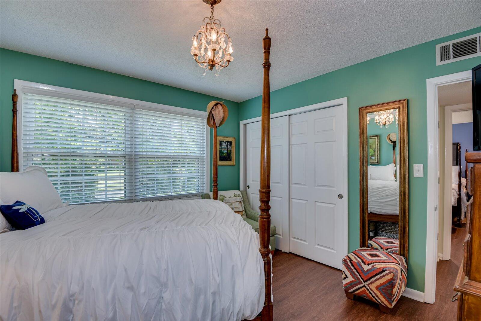 827 MILLEDGE Road Unit: D1