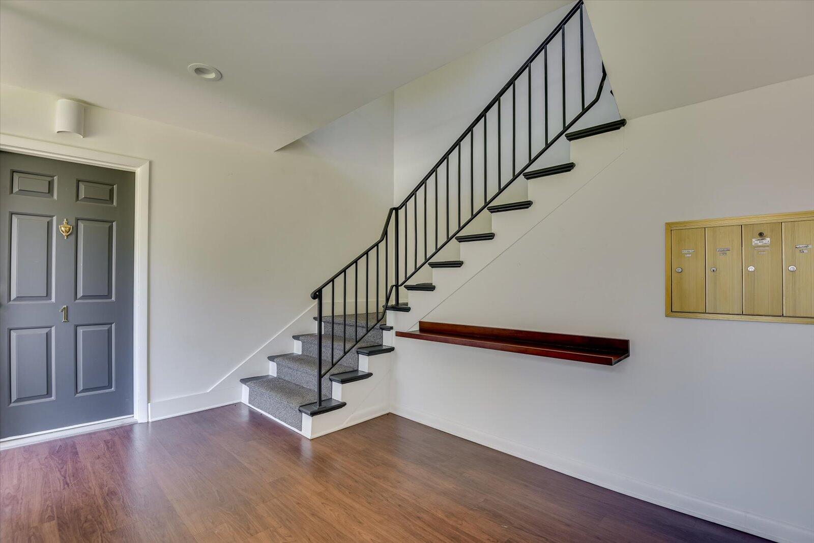 827 MILLEDGE Road Unit: D1