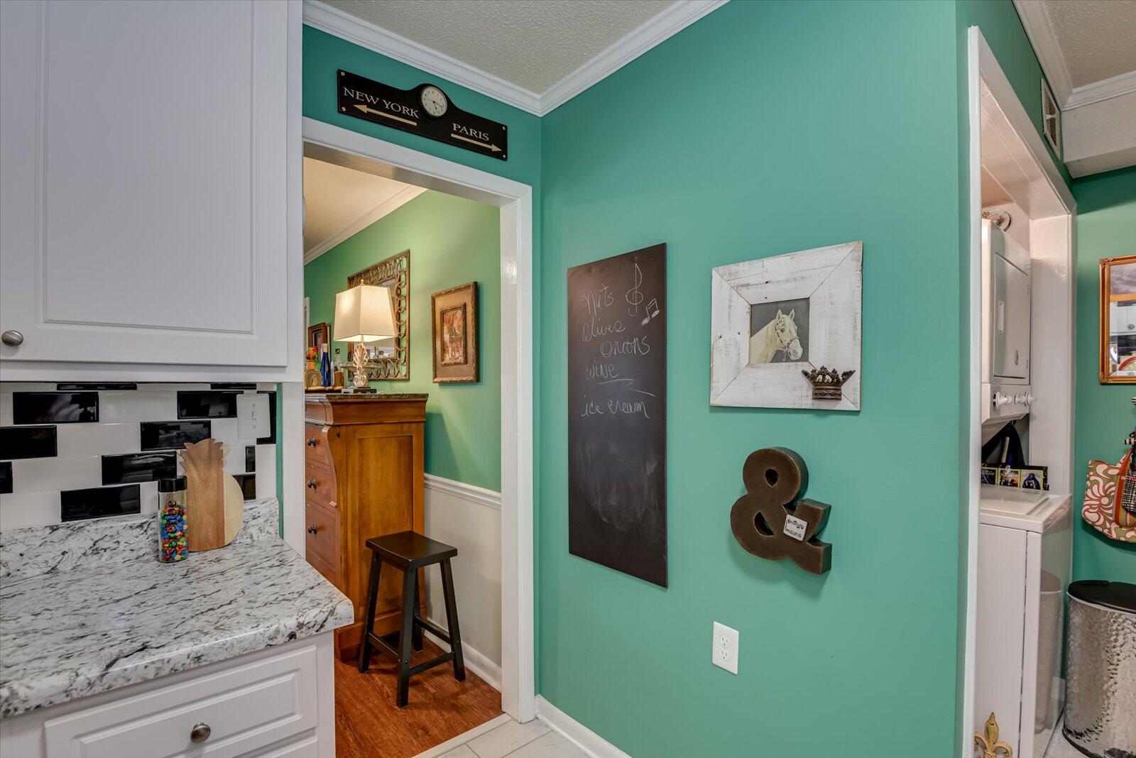 827 MILLEDGE Road Unit: D1