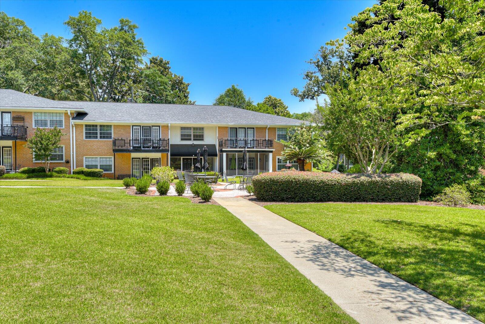 827 MILLEDGE Road Unit: D1