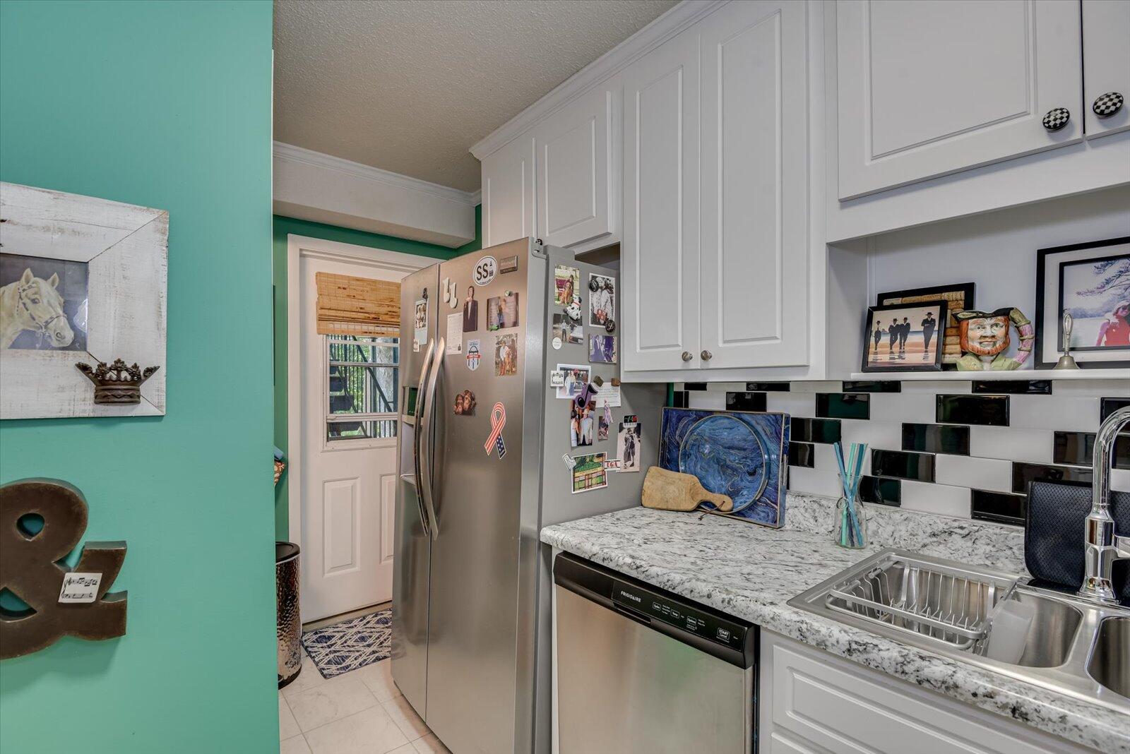 827 MILLEDGE Road Unit: D1