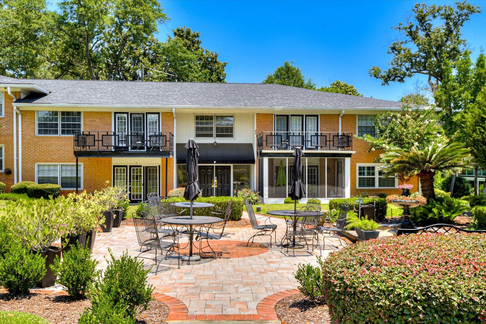 827 MILLEDGE Road Unit: D1