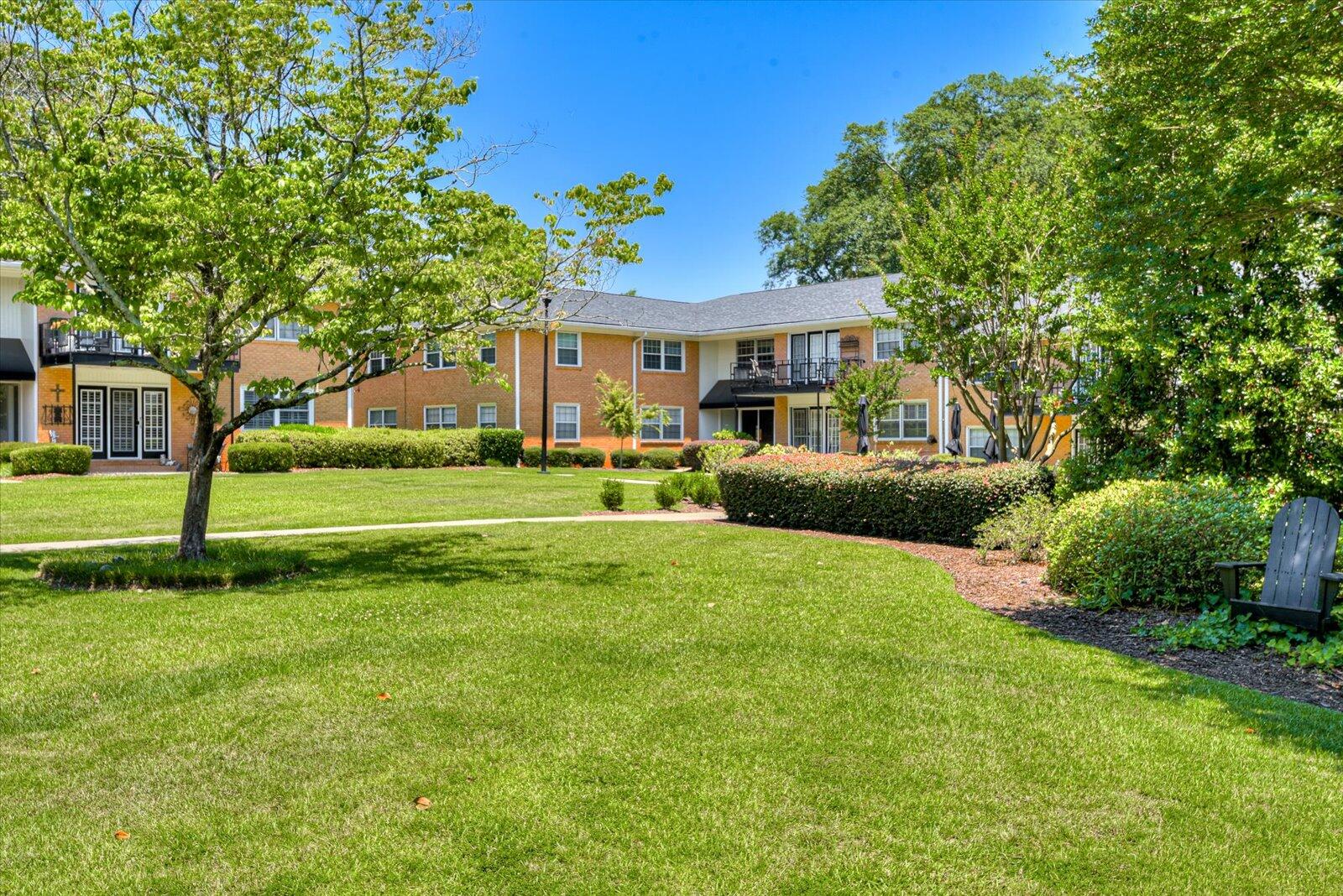 827 MILLEDGE Road Unit: D1