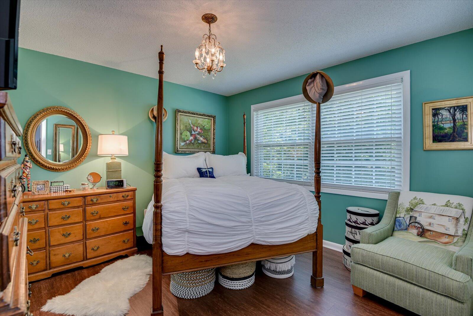 827 MILLEDGE Road Unit: D1