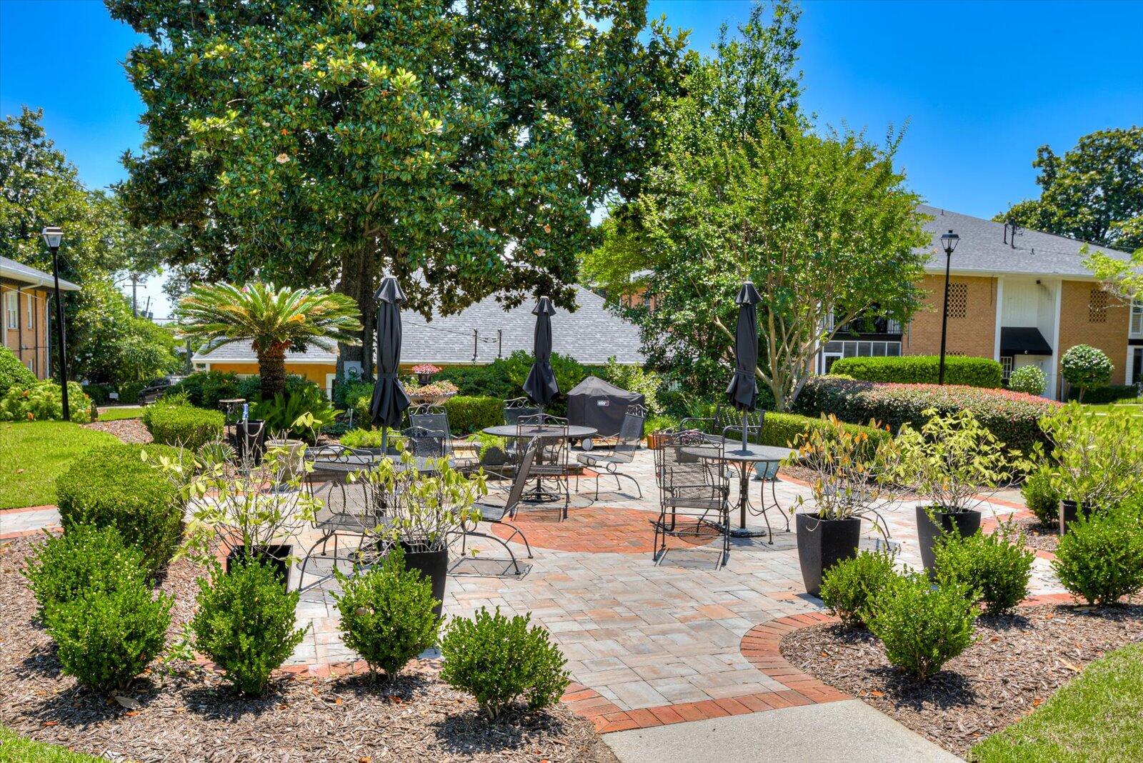 827 MILLEDGE Road Unit: D1