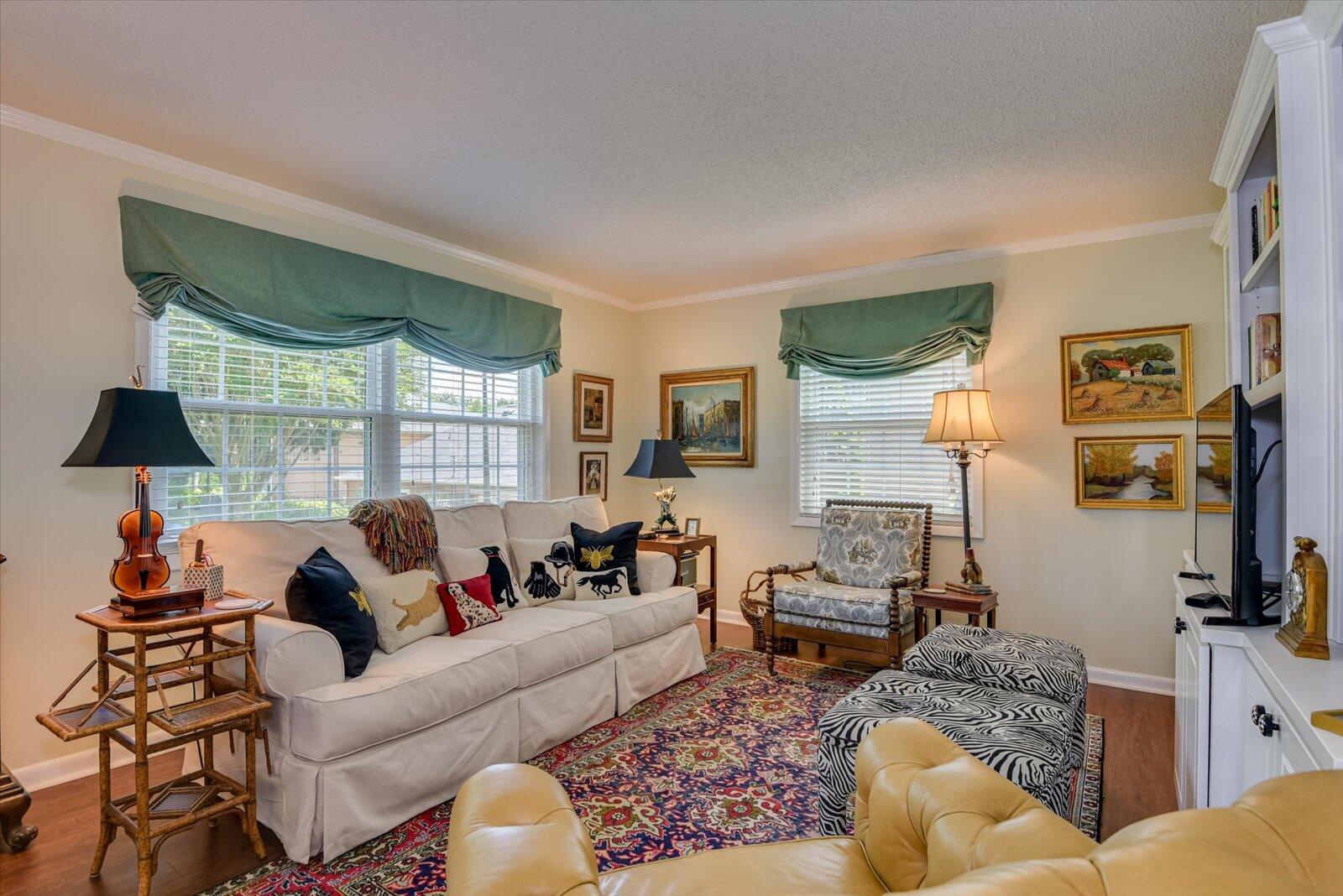 827 MILLEDGE Road Unit: D1