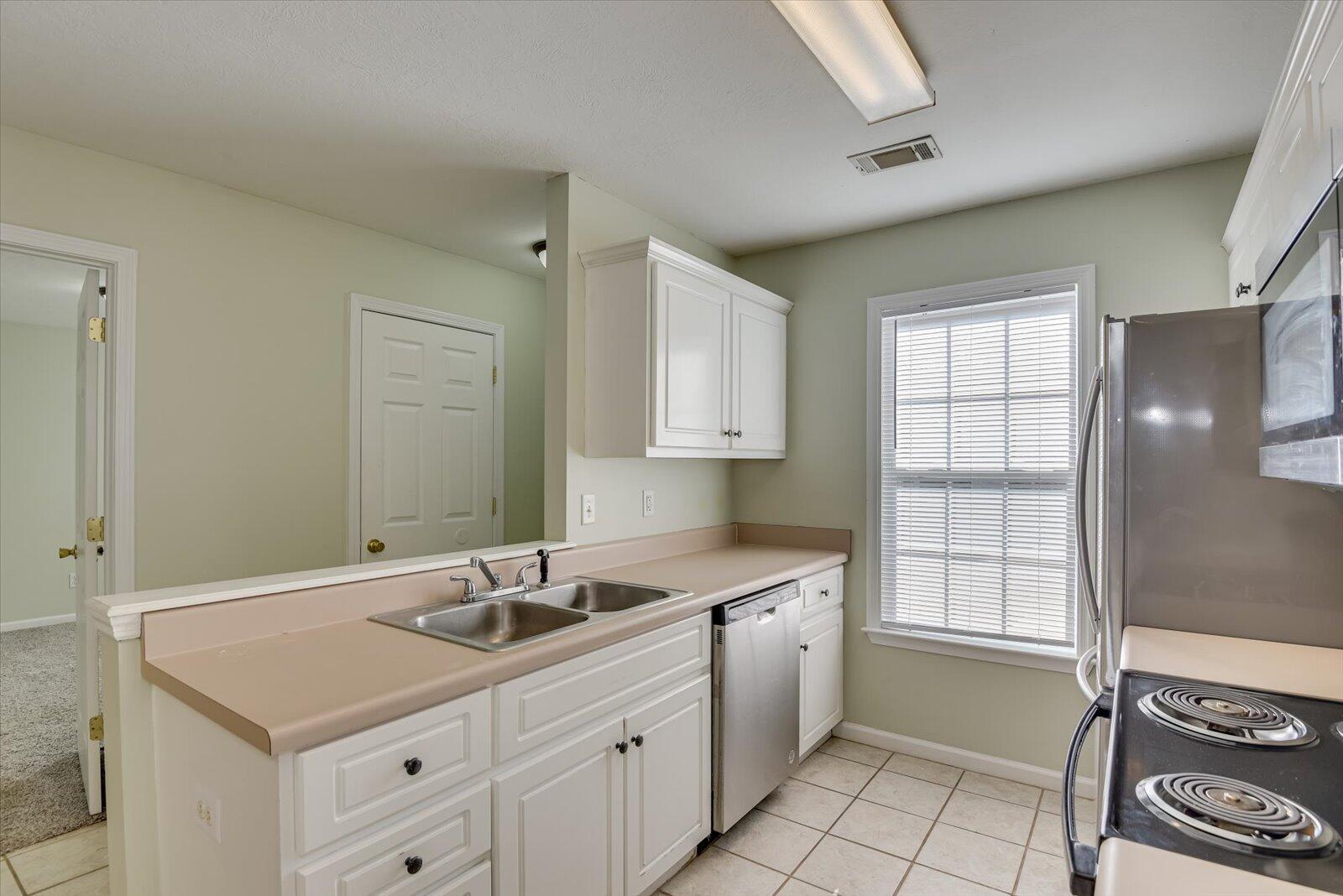 416 LONG NEEDLE Circle