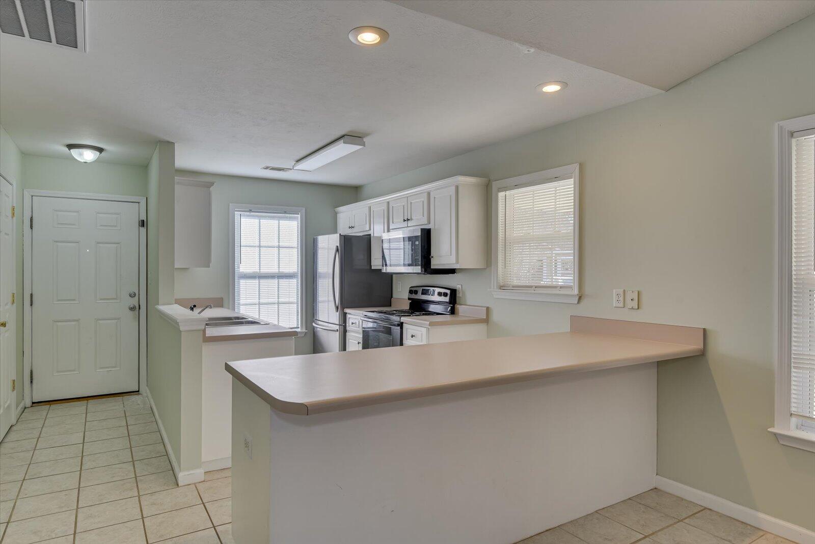 416 LONG NEEDLE Circle