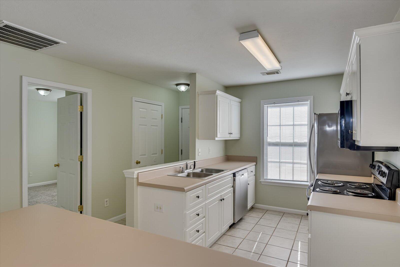 416 LONG NEEDLE Circle