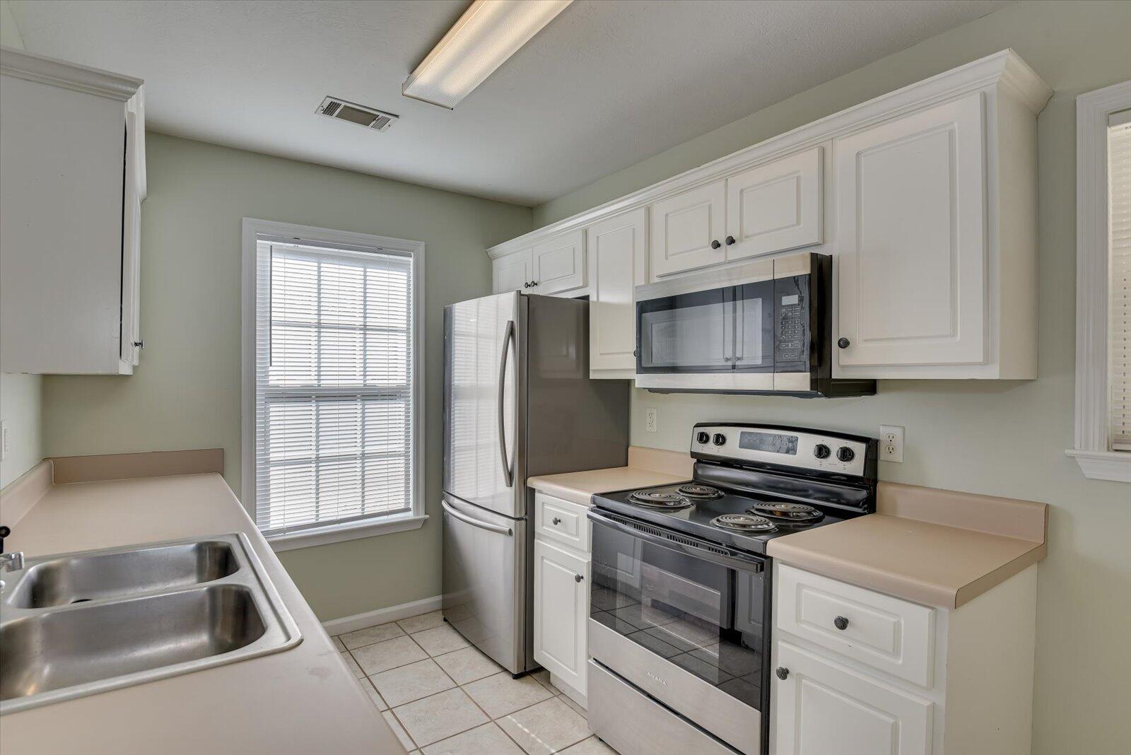 416 LONG NEEDLE Circle