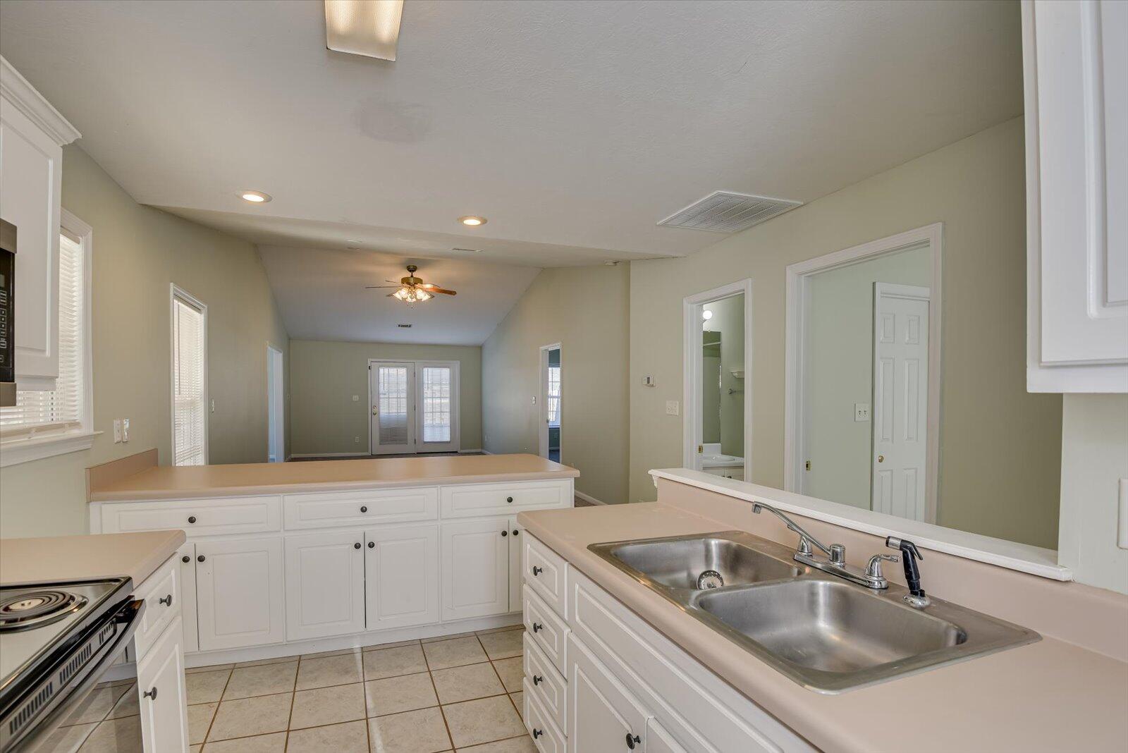 416 LONG NEEDLE Circle