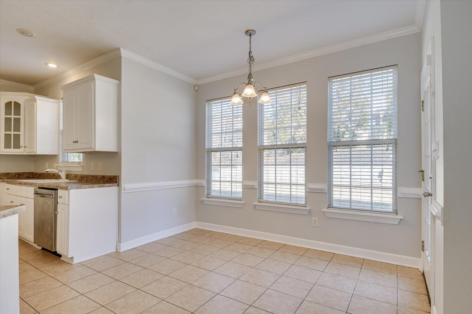 1650 JAMESTOWN Avenue