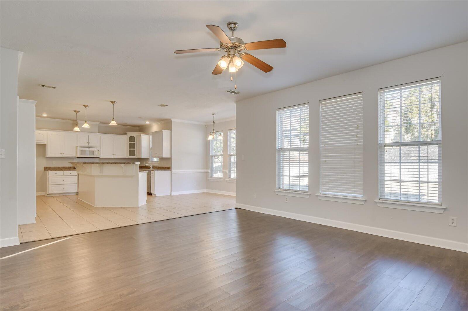 1650 JAMESTOWN Avenue