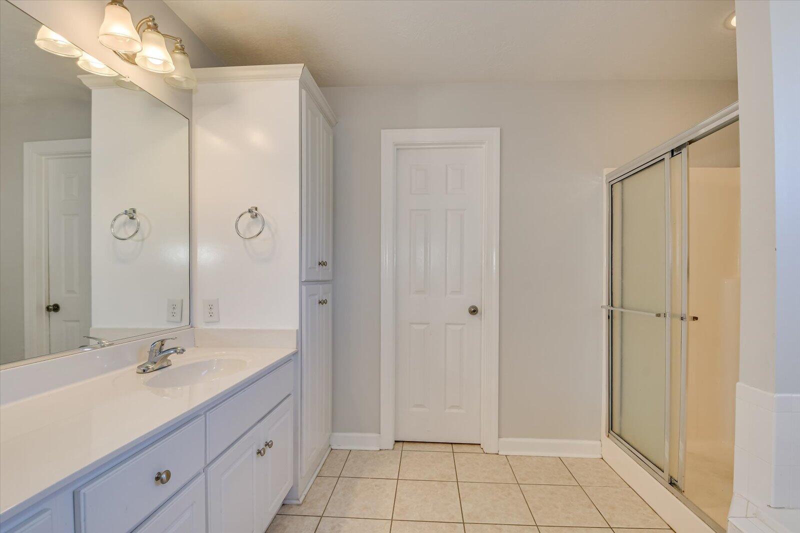 1650 JAMESTOWN Avenue