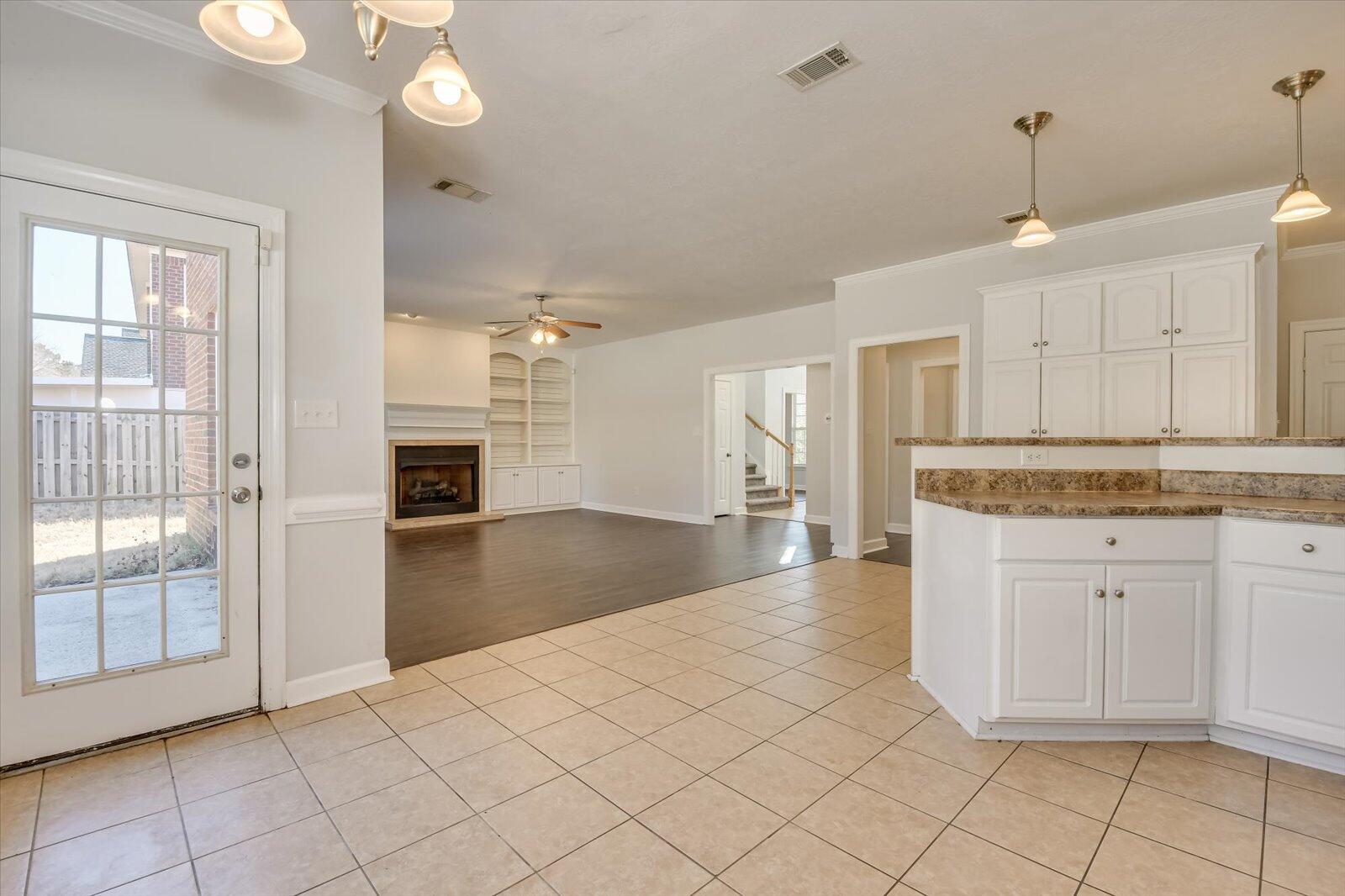 1650 JAMESTOWN Avenue