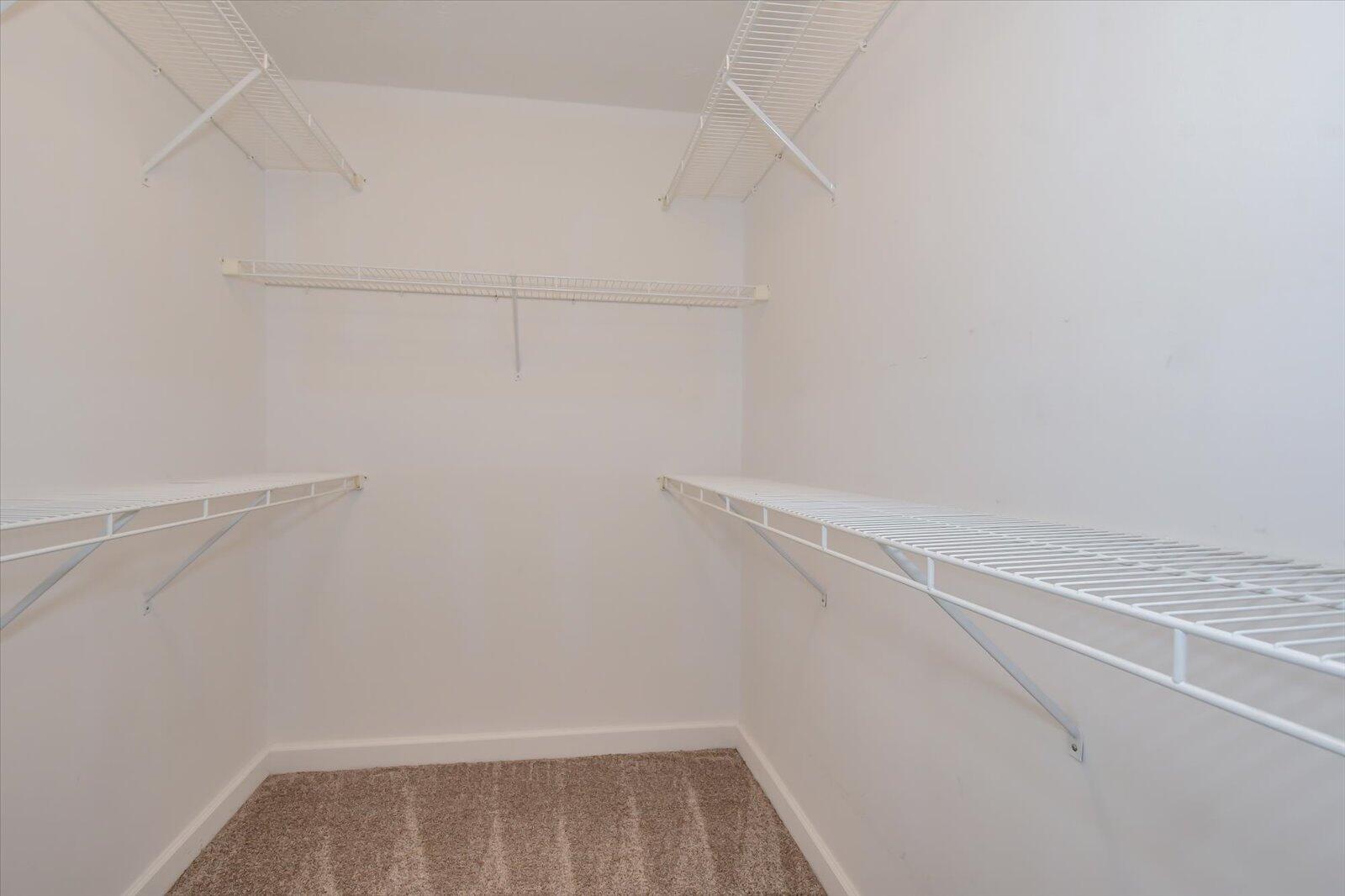 1650 JAMESTOWN Avenue