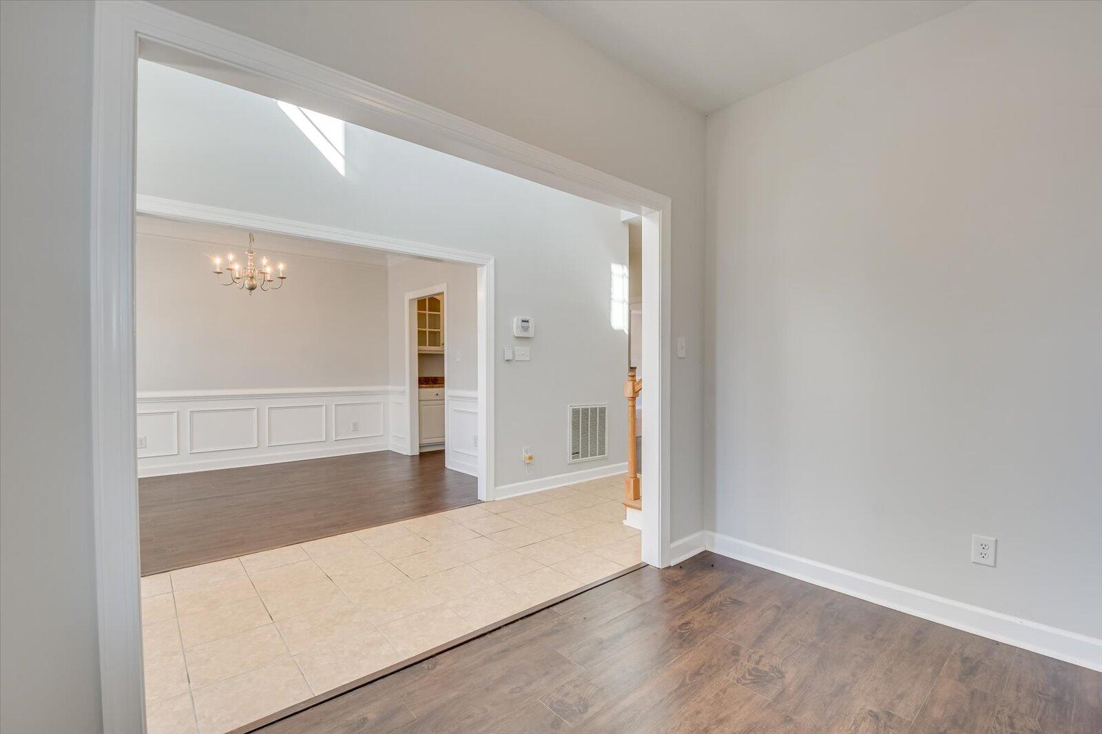 1650 JAMESTOWN Avenue