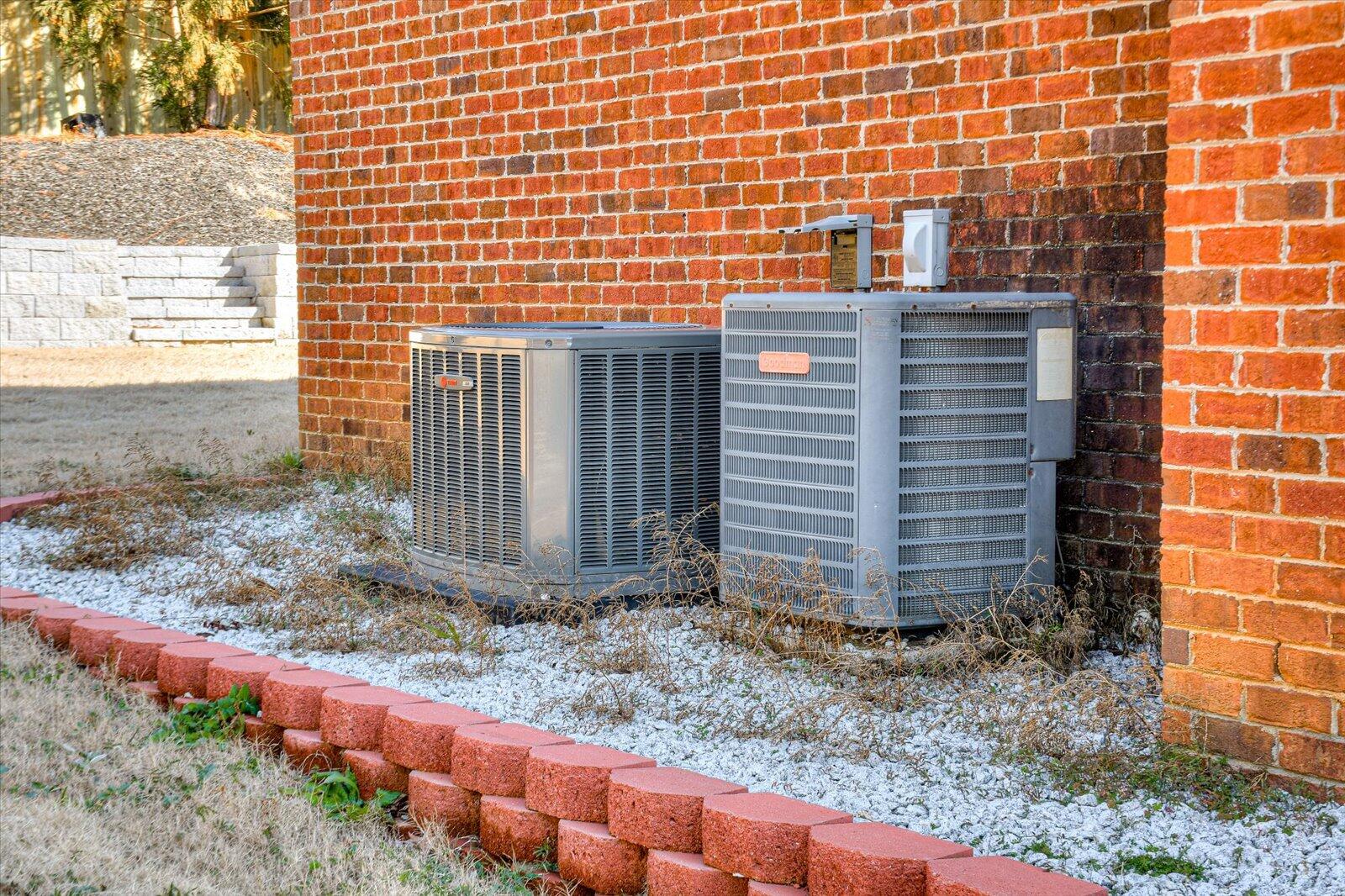 1650 JAMESTOWN Avenue