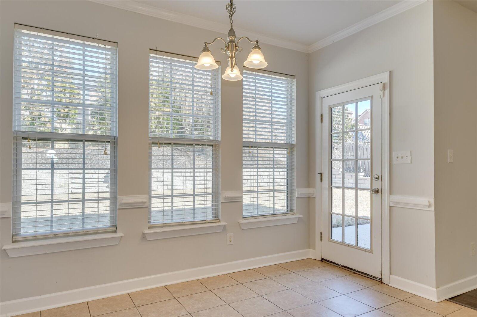 1650 JAMESTOWN Avenue