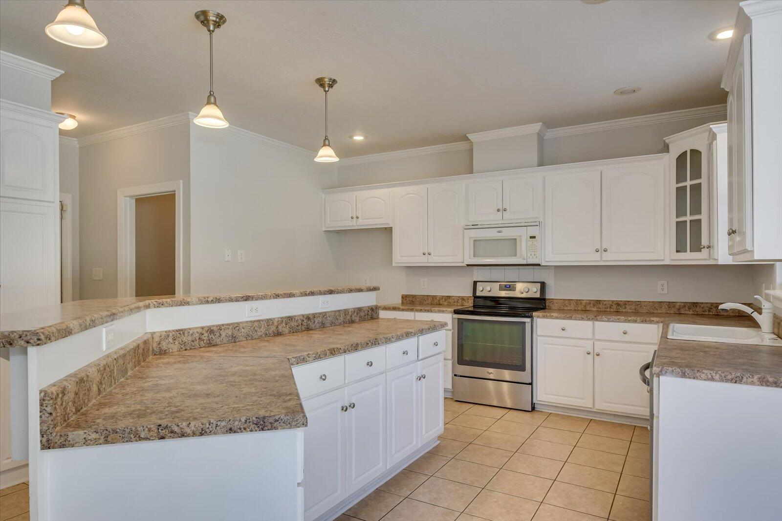 1650 JAMESTOWN Avenue