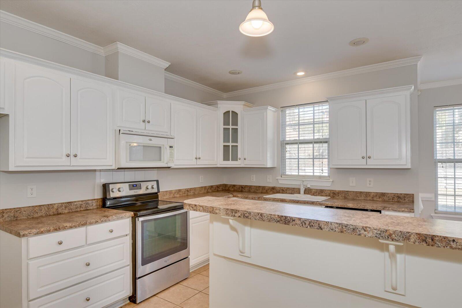 1650 JAMESTOWN Avenue