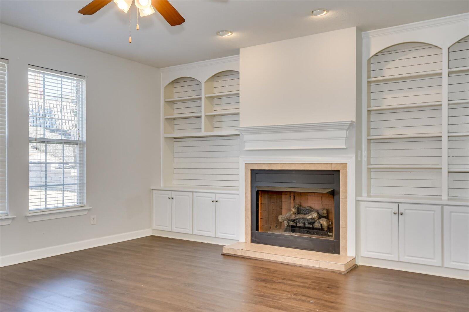 1650 JAMESTOWN Avenue