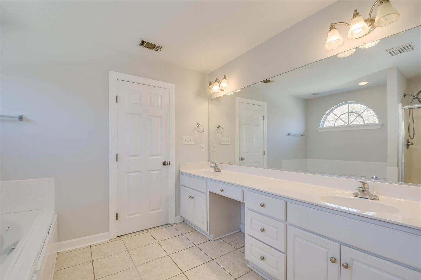 1650 JAMESTOWN Avenue