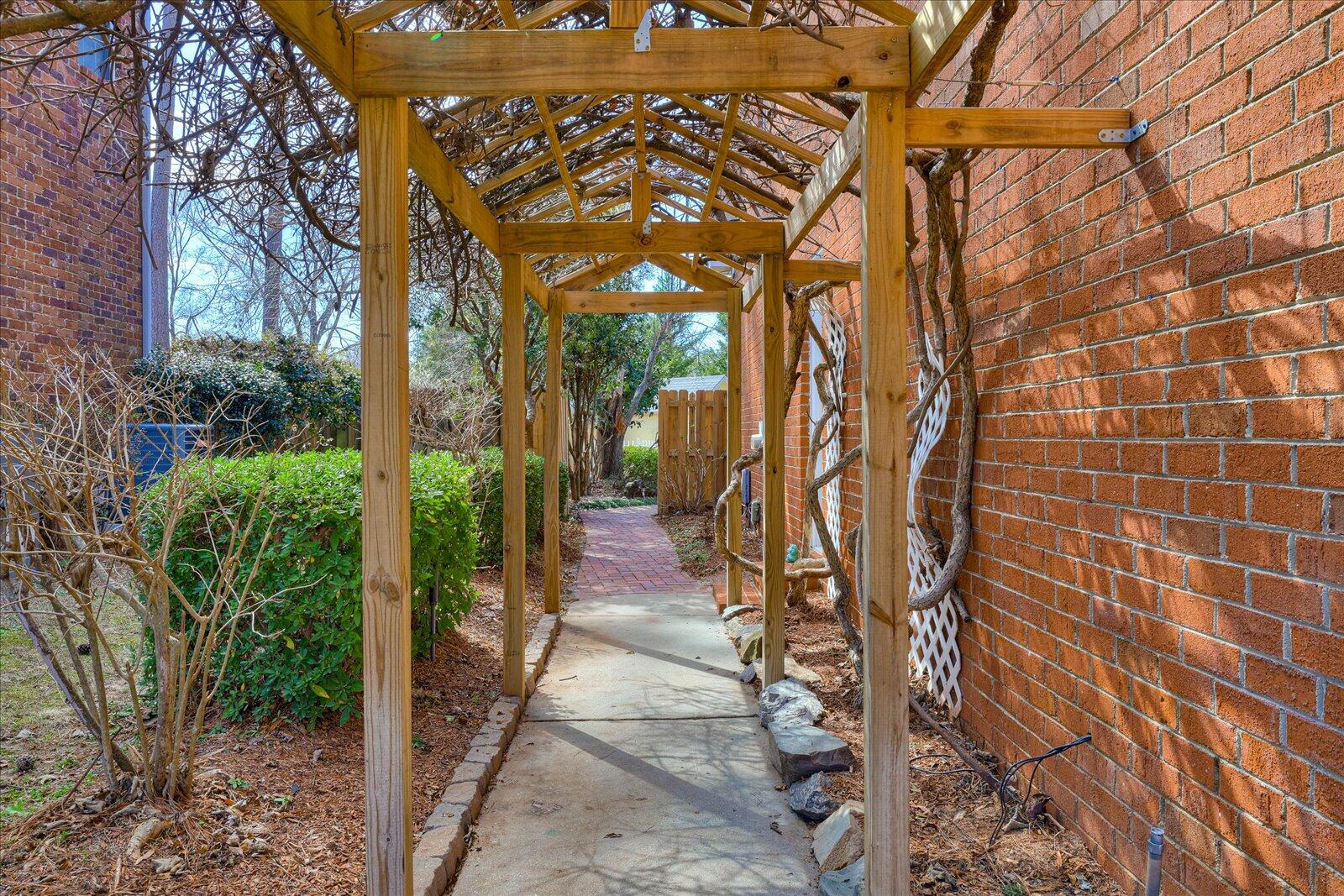 1224 HARDY POINTE Drive