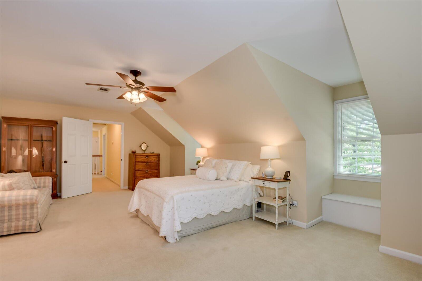 4196 N KNOLLCREST Circle